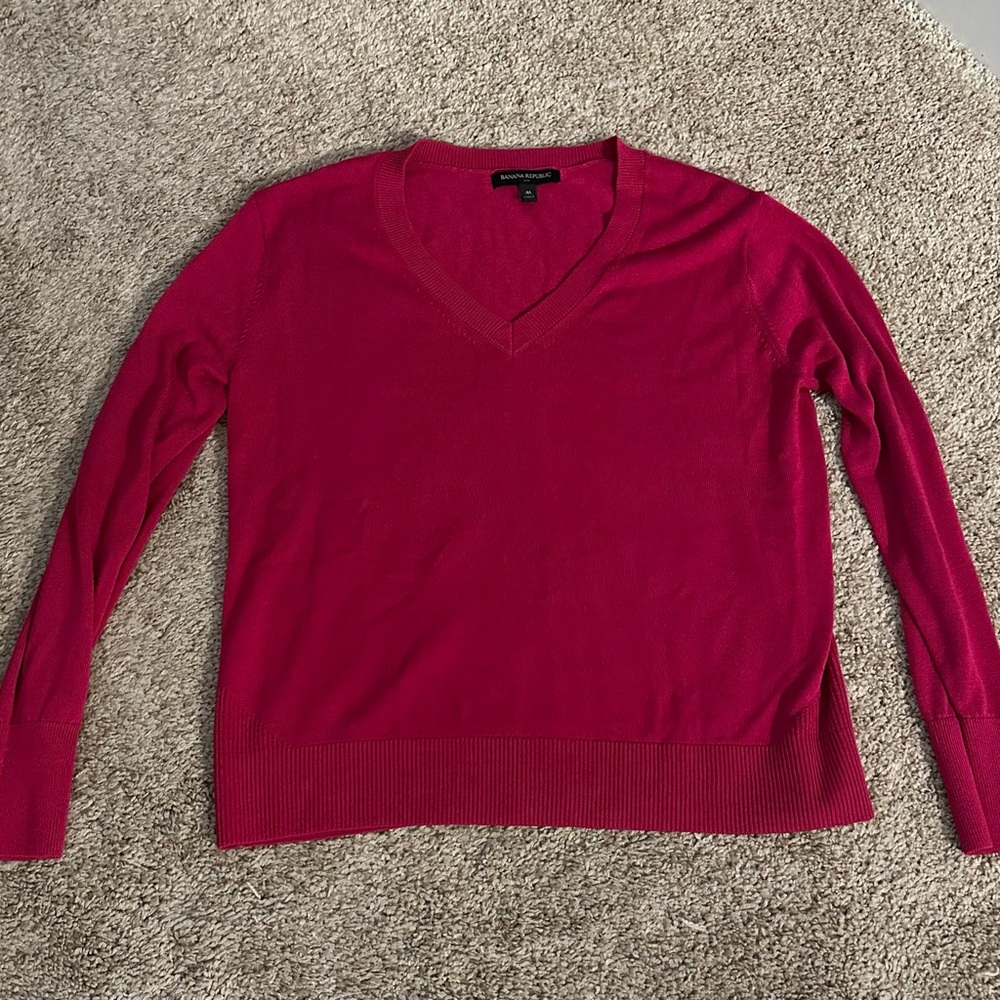 Women's Banana Republic Pink V-Neck Sweater Size Medium